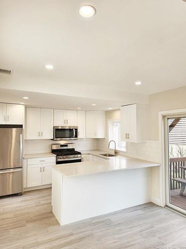 178 Peck Ave, Greenwich, CT 06830-6853