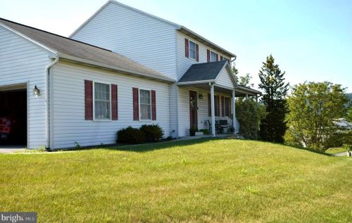 1816 Pebble Ct, Harrisburg, PA 17110-8904