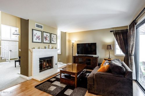 865 Links Vw Dr, Simi Valley CA 93065-6661 exterior