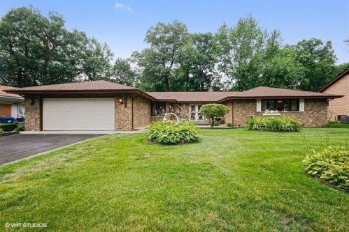 7305 108th Pl, Worth, IL 60482-1105