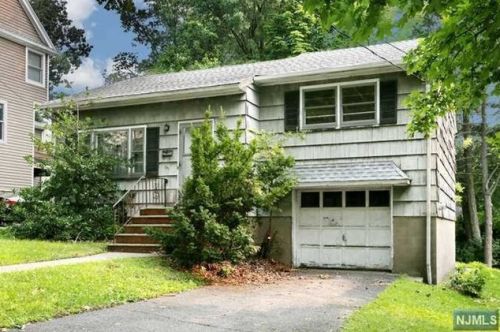 161 Henry St, Hasbrouck Heights, NJ 07604-1104