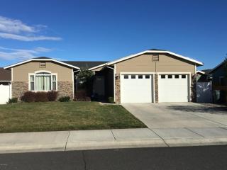2307 80th Ave, Yakima, WA 98903-9694