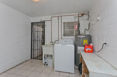 1781 Puowaina Dr, Honolulu HI  96813-1735 exterior