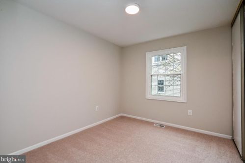 5074 Queens Wood Dr, Springfield VA  22015-1530 exterior