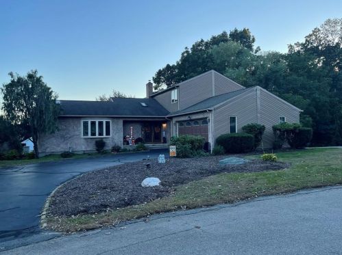 44 Sprague Cir, Providence, RI 02919-6752