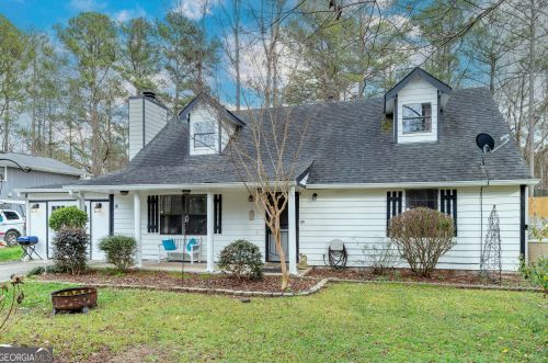 90 Cumberland Dr, Rex GA 30273-1800 exterior