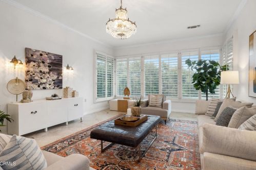 3333 Country Club Dr, Glendale CA  91208-1717 exterior