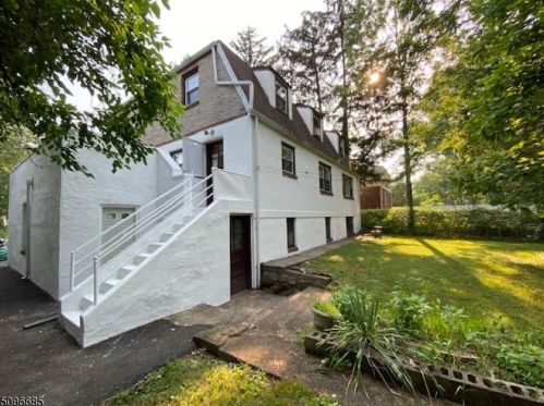 25 Bellevue Ave, Bloomfield, NJ 07003-3033