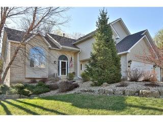 532 Eastwood Ct, Saint Paul, MN 55123-3067
