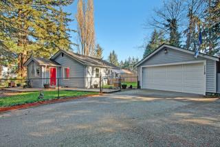 1115 Perkins Way, Seattle, WA 98155-2263
