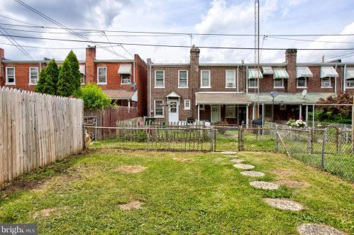 555 Burrowes Ave, Lancaster PA  17602-2120 exterior