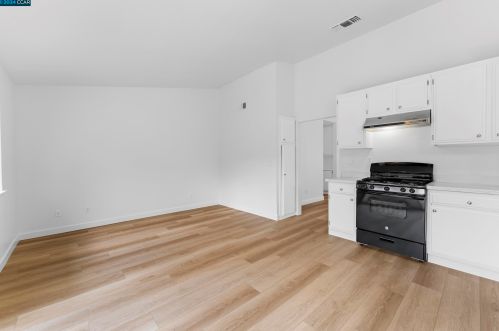 612 Saratoga Ct, Vacaville, CA 95687-5488