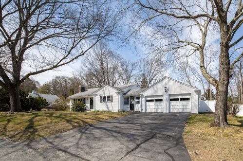 35 Shenandoah Rd, Warwick, RI 02886-8713
