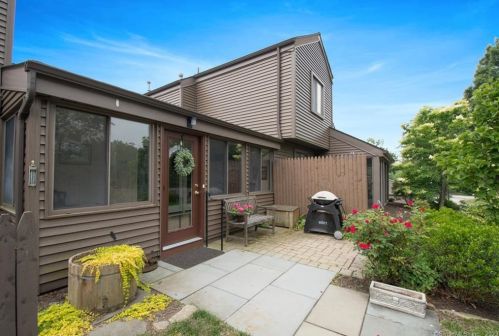 77 Hollister Way, Glastonbury, CT 06033-3113