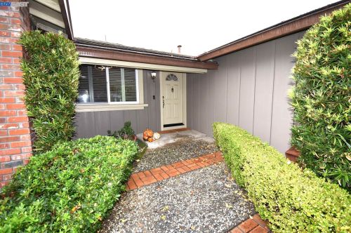 2457 Farnsworth Dr, Livermore, CA 94551-1726