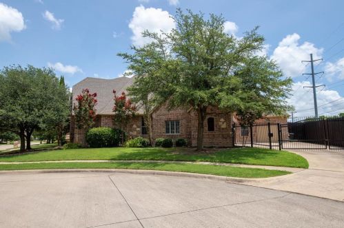 8300 Southridge Ct, Fort Worth TX  76182-8494 exterior