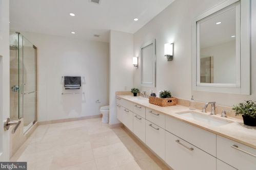 50 16th St, Philadelphia PA  19102-2516 exterior