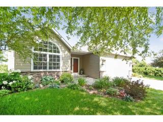 9139 Trotters Ln, Saint Paul, MN 55125-8673