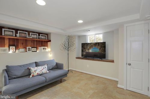 10006 Markham St, Silver Spring MD 20901-2233 exterior