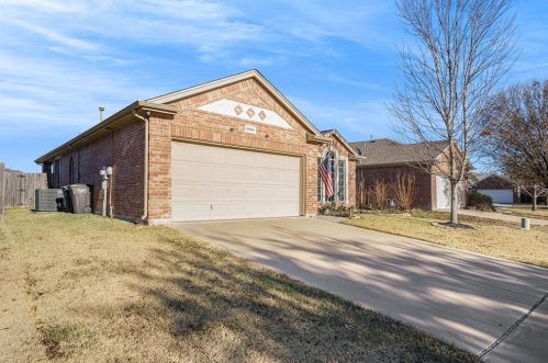 5904 Ozark Dr, Fort Worth TX  76131-4007 exterior