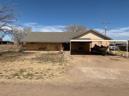 960 1st St, Crosbyton, TX 79322-2106