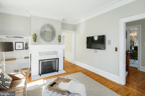 220 Washington Ave, Tavistock NJ 08033-3323 exterior