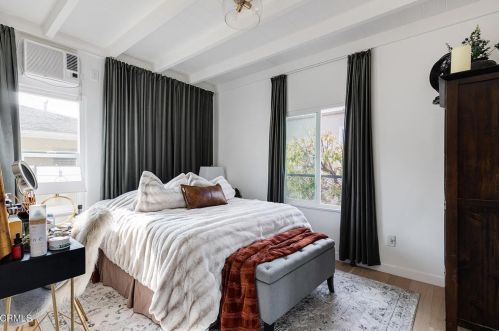 604 Hawthorne St, Glendale CA  91204-3105 exterior