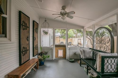 1704 Virginia Pl, Fort Worth TX  76107-2434 exterior