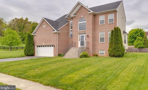 17 Barksdale Dr, Charles Town, WV 25414-5615