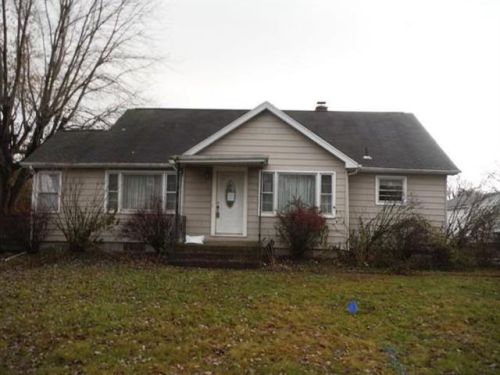 901 39th Pl, Hobart, IN 46342-2131