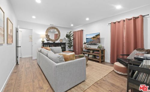 2470 Bywood Dr, Glendale CA  91206-4725 exterior