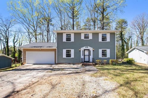 634 Rockborough Dr, Stone Mountain, GA 30083-3812