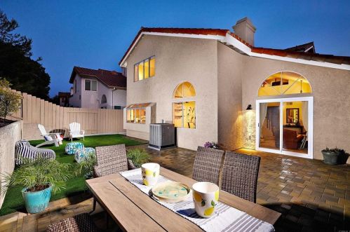 1539 Madrid Dr, Vista, CA 92081-5002