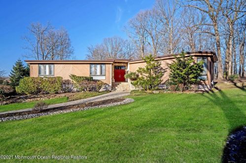 20 Windhill Way, Holmdel Village, NJ 07733-1132