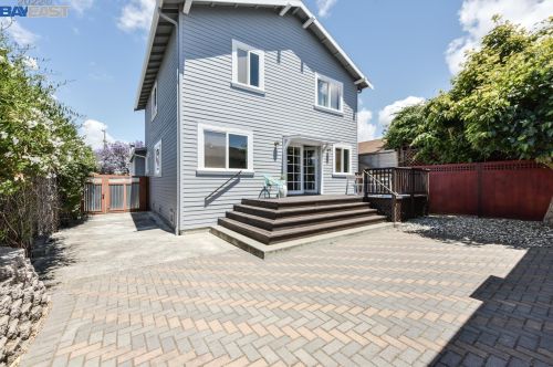 285 Stoakes Ave, San Leandro CA 94577-1735 exterior