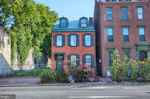 329 Front St, Harrisburg, PA 17104-1621