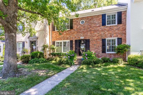8304 Wickham Rd, Springfield, VA 22152-1708