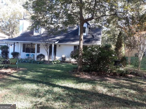 90 Cumberland Dr, Rex GA 30273-1800 exterior