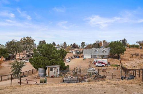 7140 Breslin Ln, Lake Nacimiento, CA 93446-7006