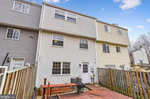 8675 Hickory Ridge Ct, Springfield VA  22153-3703 exterior