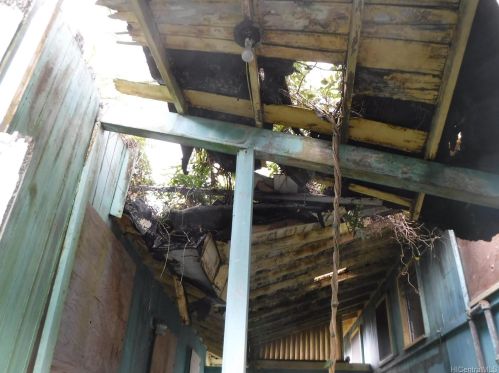 3021 Holua Way, Honolulu HI  96819-2916 exterior