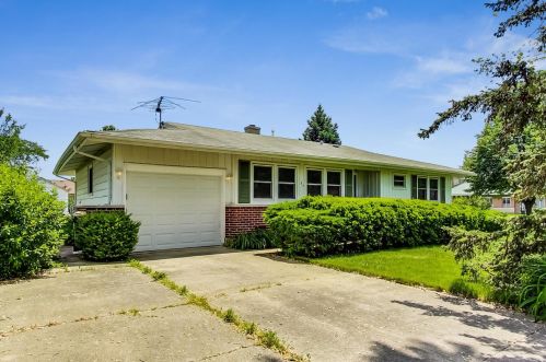 87 Ridgewood Rd, Elk Grove Vlg, IL 60007-1420