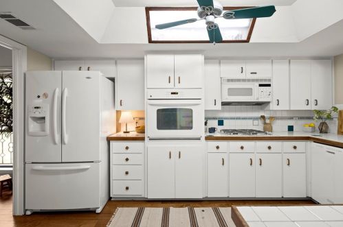 8429 Adirondack Trl, Austin TX  78759-7937 exterior