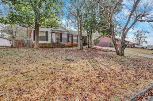 83 Sunset Ln, Newnan, GA 30263-2844