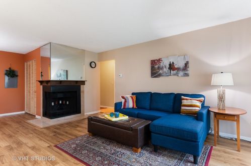 91 Olesen Dr, Naperville, IL 60540-5808