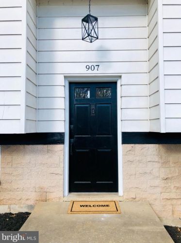 907 Marbrook Ln, York, PA 17404-2212