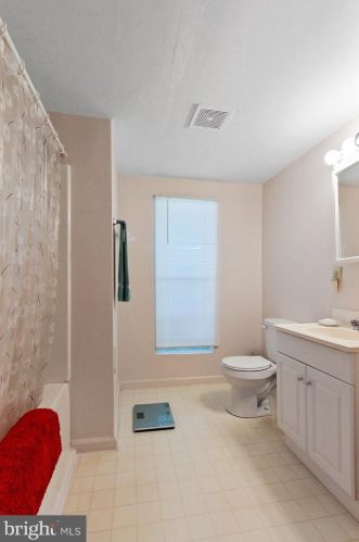 564 Broadway, Hanover PA 17331-2504 exterior