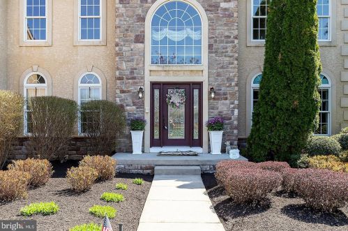 2 Creek Ln, Harrison Township, NJ 08062-1608