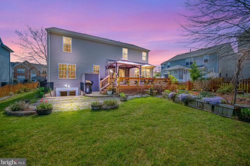 8322 Double Eagle St, Gainesville, VA 20155-3862