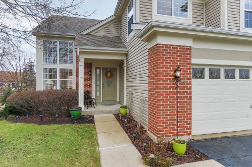 1340 Newcastle Ln, Hanover Park, IL 60103-8928